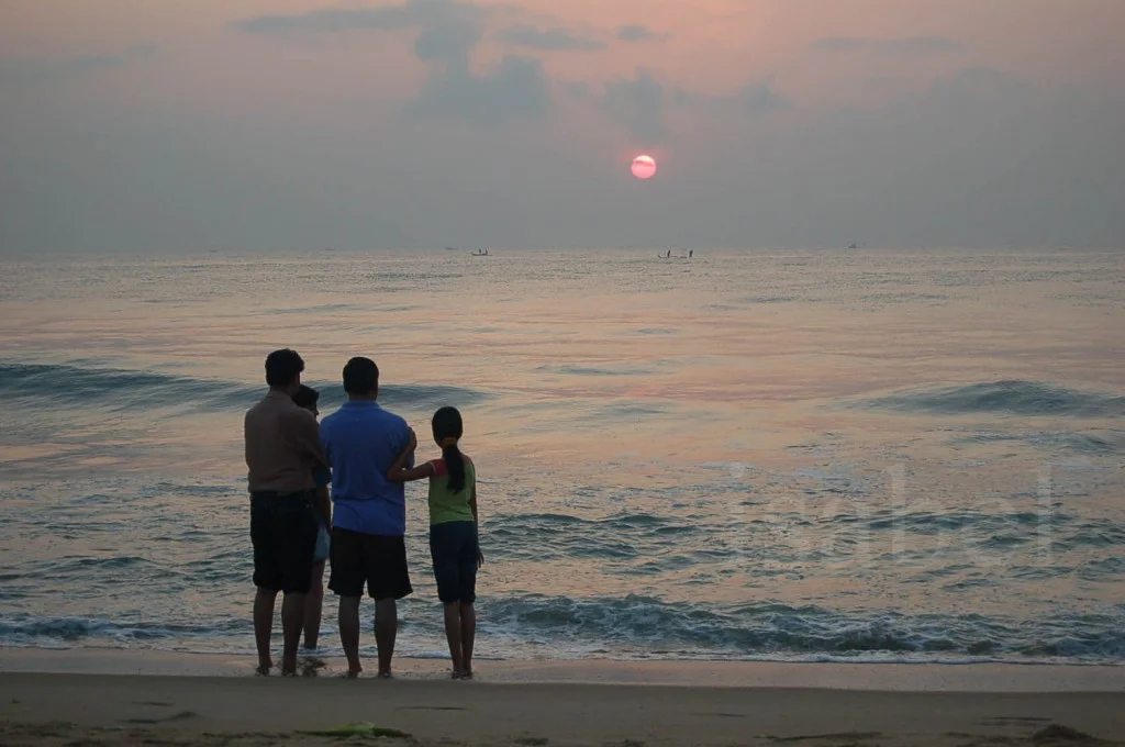 Marina Beach chennai, Popular Beaches in India, South India Destinations